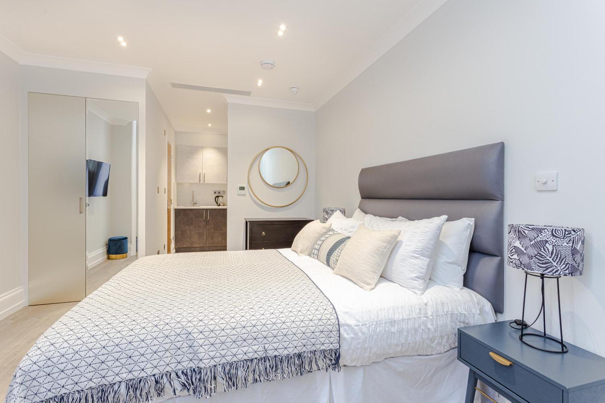 Cleveland Residences Kensington Apartment *